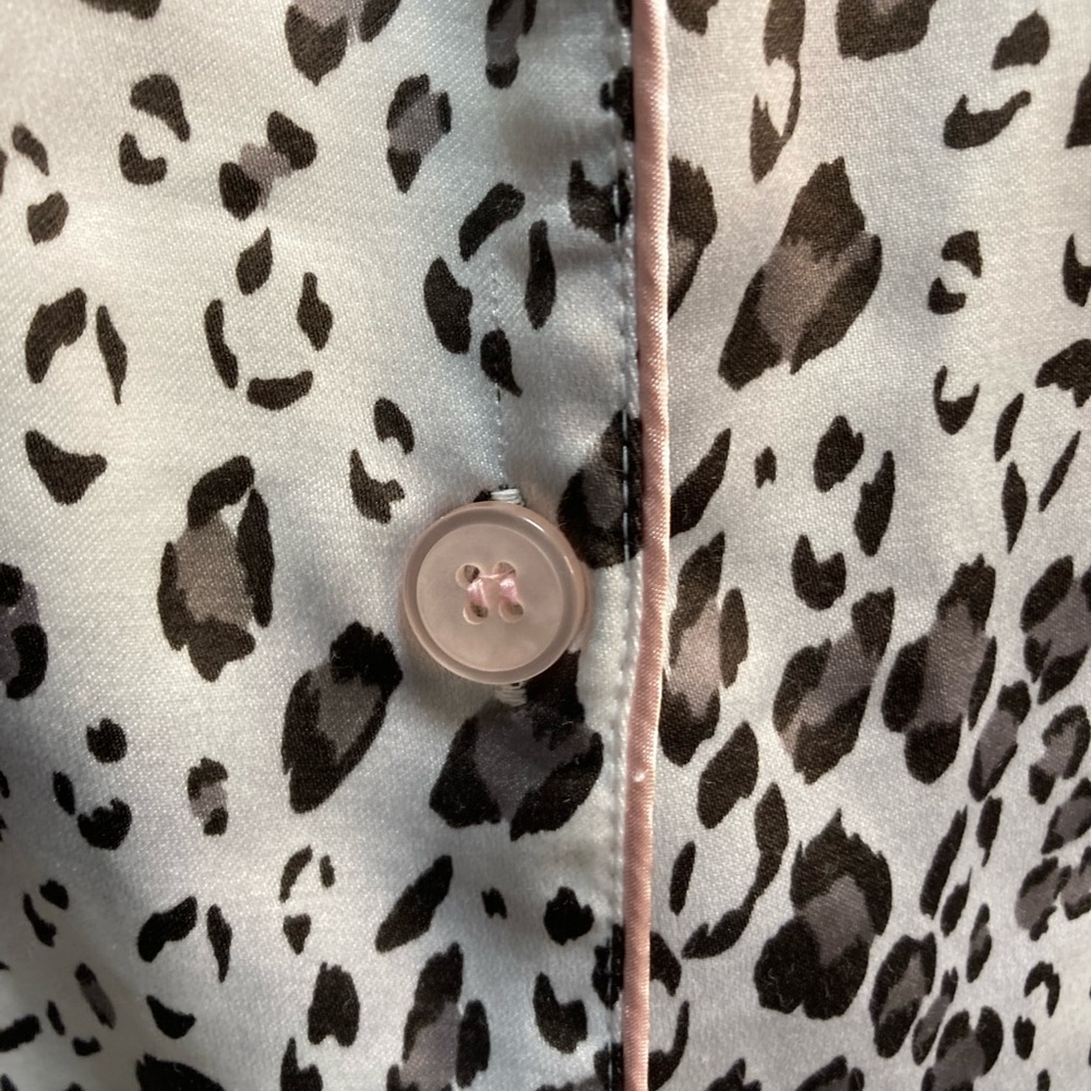 Sara Beth Leopard Print Pajama Top M cozy comfort - Picture 4 of 6